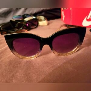 Fashion cat eye sunnies with Glitter